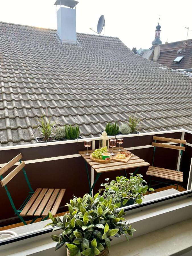 Schlafen Ueber Der Whiskybar Apartment ฮูเดสไฮม์ แอม ไฮน์ ภายนอก รูปภาพ