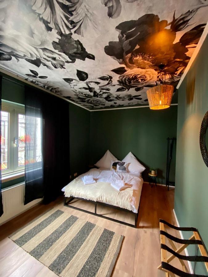 Schlafen Ueber Der Whiskybar Apartment ฮูเดสไฮม์ แอม ไฮน์ ภายนอก รูปภาพ
