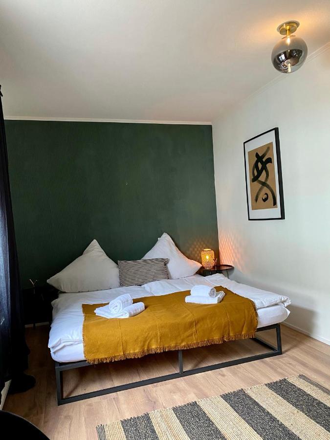 Schlafen Ueber Der Whiskybar Apartment ฮูเดสไฮม์ แอม ไฮน์ ภายนอก รูปภาพ