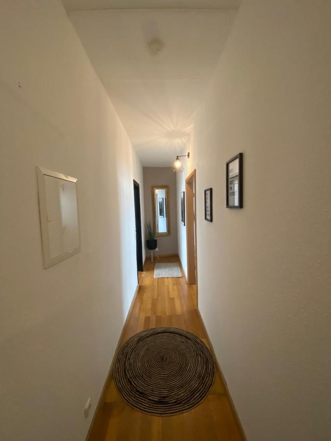 Schlafen Ueber Der Whiskybar Apartment ฮูเดสไฮม์ แอม ไฮน์ ภายนอก รูปภาพ