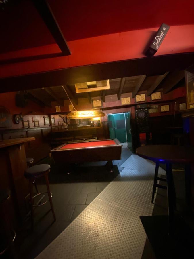 Schlafen Ueber Der Whiskybar Apartment ฮูเดสไฮม์ แอม ไฮน์ ภายนอก รูปภาพ